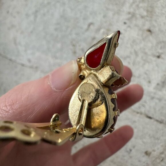 Vintage 1960s Filigree Leaf And Faceted Crystal Clip On Earrings - Picture 5 of 7